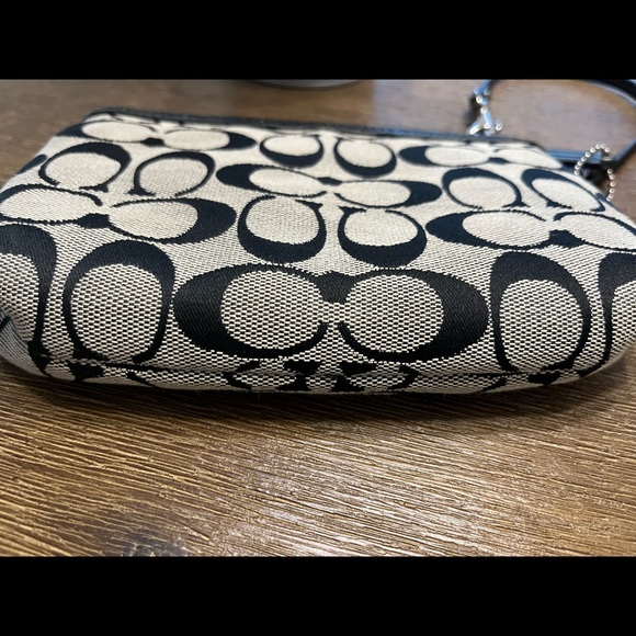 Coach canvas wristlet classic - Picture 3 of 5